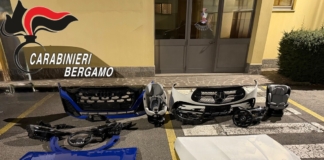 Smontavano le auto di lusso parcheggiate per strada, arrestati due ladri - Mondo Motori