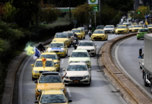 Tassisti greci in sciopero contro misure per passare ai modelli elettrici