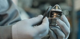 Termostato del coche: qué es, para qué sirve y síntomas de que está fallando