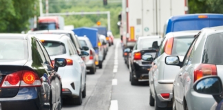 Tras el último lío de la DGT…. Qué es el carril VAO, quién puede circular y el detalle que suele acabar en multa