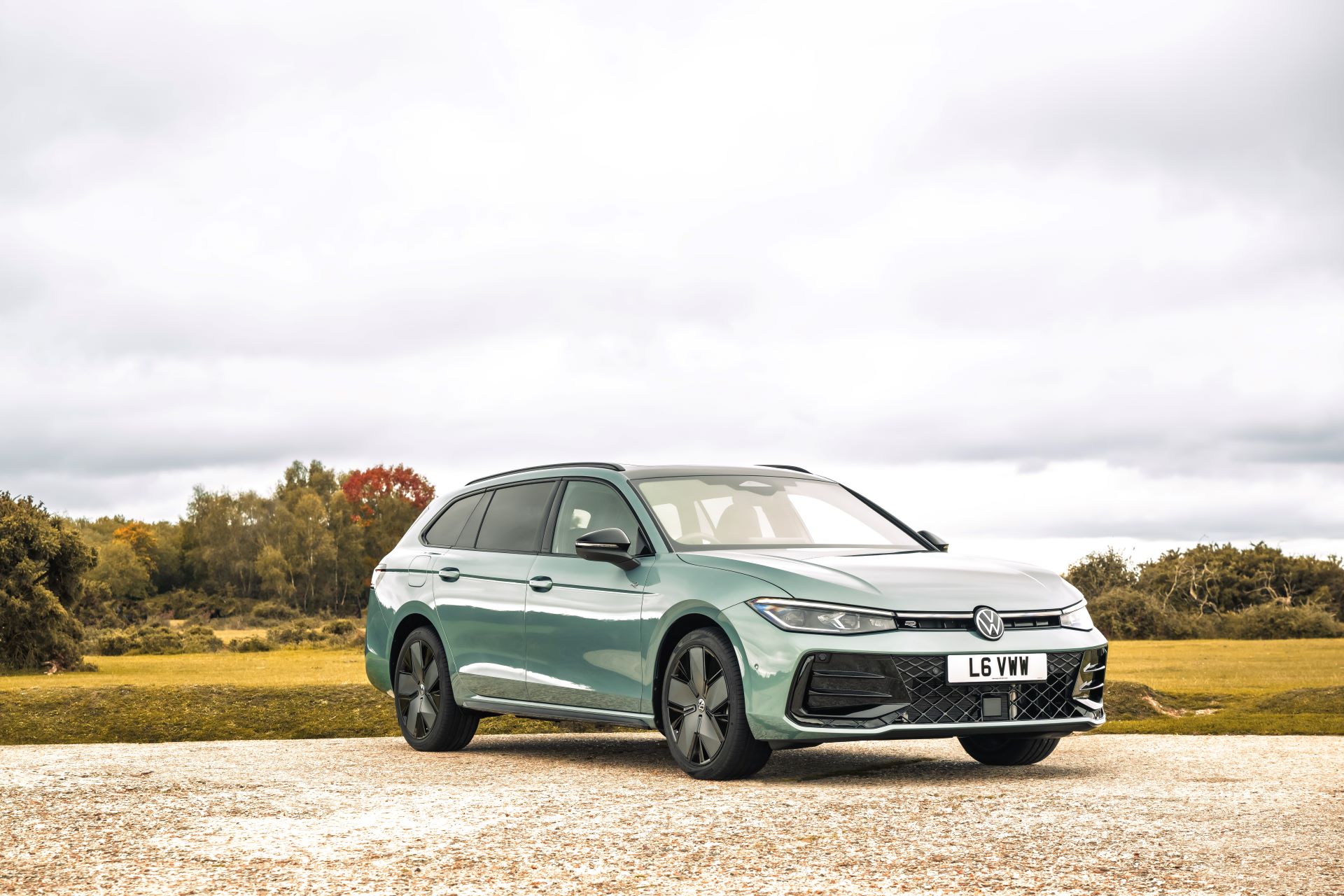 Volkswagen-Cuts-Prices-on-Passat-Tiguan-and-Tayron-ehybrids-making-electrified-driving-more-accessible