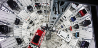 L'utile netto di Volkswagen quasi dimezzato a 6,9 miliardi