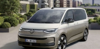 7 plazas reales y un maletero escandaloso, así es el mejor familiar que ahora Volkswagen actualiza y llena de mejoras y diseño. Te contamos todo sobre el Multivan y su sigiloso restyling