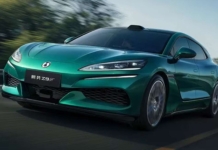 BYD lanza el eléctrico definitivo con 1.036 km de autonomía, carga en 9 minutos y garantía de por vida