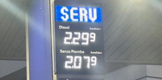 Benzina oltre 2 euro al litro, caso segnalato in Liguria