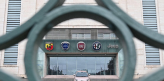 Bloomberg, Stellantis valuta operazioni con partner cinesi per siti europei