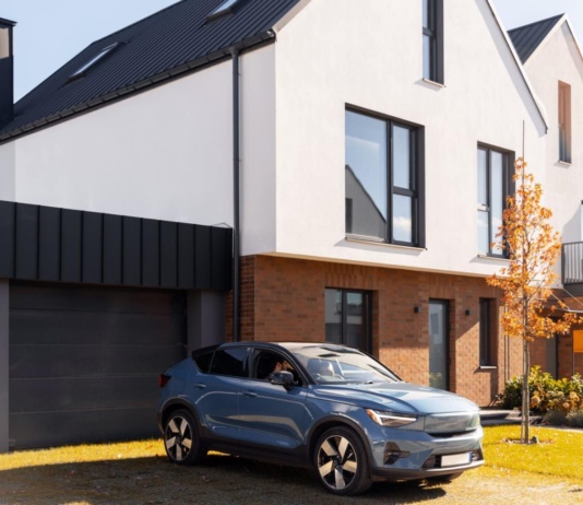 Cambio de domicilio en la DGT: cómo hacerlo, cuánto tarda y qué multa te puede caer si no lo cambias