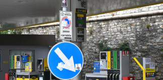 Carburanti, le misure del governo: taglio delle accise, controlli e sostegni ai tir