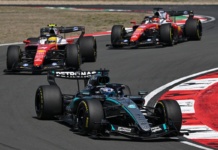 Çin GP 2026 – Sprint Yarışı bitirme sırası: Hamilton daha sonra Russell’ı tek başına aldattı, Ferrari podyumda F1 GP Cina 2026, Shanghai: George Russell (Mercedes AMG F1), davanti a Lewis Hamilton e Charles Leclerc (Scuderia Ferrari) - Foto: Getty Images