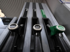 Codacons, prezzi carburanti ancora in rialzo, benzina a 1,750 euro