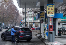 Crescono ancora prezzi carburanti, benzina self a 1,693 euro al litro, diesel a 1,753