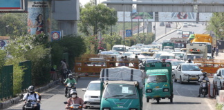 Delhi immatricolerà solo mezzi a 3 e 2 ruote elettrici dal 2027