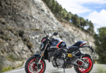 Ducati Monster con nuova Sport Livery, debutto a Roma alla premiere del film "Idoli"