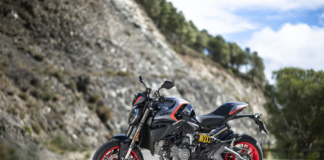 Ducati Monster con nuova Sport Livery, debutto a Roma alla premiere del film "Idoli"