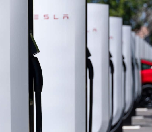 Tesla-Supercharger-V4