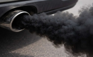 El «truco de los 10 minutos» que limpia tu motor sin pasar por el taller (y salva tu próxima ITV)