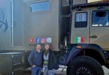 Giro del mondo su un camion militare per un vigile del fuoco