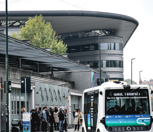 Guida autonoma, confronto per passare da sperimentazione alla strada