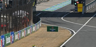 F1 GP Cina 2026, Shanghai: George Russell (Mercedes AMG F1), e Lewis Hamilton (Scuderia Ferrari) - Foto: Getty Images
