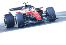 Hamilton vents over the radio: “I’m very slow because I don’t have confidence in the car.” Then he clarifies: “Something is wrong with the set-up” Lewis Hamilton