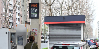 I prezzi della benzina salgono ancora, al self a 1,811 euro