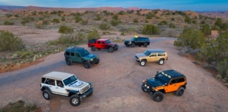 Jeep schiera concept car e veicoli di serie per l'Easter Jeep Safari a Moab