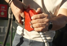 La Cina limita gli aumenti dei prezzi dei carburanti La Cina limita gli aumenti dei prezzi dei carburanti