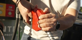 La Cina limita gli aumenti dei prezzi dei carburanti