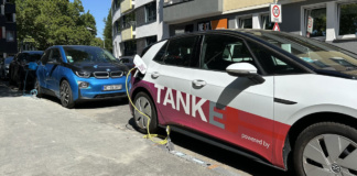 Ladebordsteine-in-Betrieb-in-Koeln-1