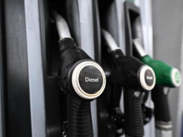 Mimit, lievi ritocchi per i carburanti, benzina a 1,745 euro, gasolio a 2,050