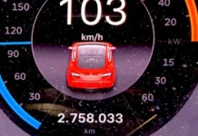 Pensábamos que Mercedes era la única en hacer motores capaces de aguantar 1 millón de kilómetros hasta que conocimos a este Tesla con casi 3 millones