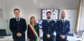 Permesso invalidi duplicato illegalmente e usato per la sosta abusiva di due auto