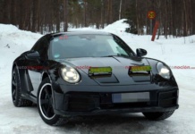Porsche esconde su nuevo juguete en la nieve y cambia las reglas del 911 Dakar (ojo, que tendremos posible sorpresa con su motor) Porsche esconde su nuevo juguete en la nieve y cambia las reglas del 911 Dakar (ojo, que tendremos posible sorpresa con su motor)