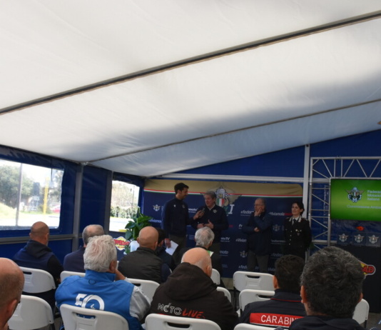 Progetto mette a dimora 120 alberi per assorbire Co2 di moto da enduro