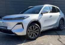 Promete un precio ajustado, mucho espacio y un interior premium: conocemos el último SUV híbrido enchufable chino de llegada inminente a España