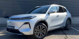Promete un precio ajustado, mucho espacio y un interior premium: conocemos el último SUV híbrido enchufable chino de llegada inminente a España