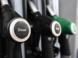 Protesta di Codacons e Unc: 'Si riduce l'effetto sconto sulle accise, salgono i prezzi dei carburanti'