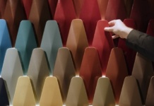 Range Rover alla Milano Design Week con l'installazione 'Traces'