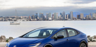 Richiamo in Usa per 141mila Prius, rischio inaspettata apertura porta posteriore