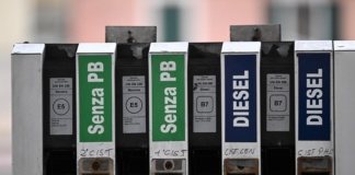 Staffetta, prezzi carburanti crescono, benzina self a 1,719 euro al litro