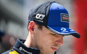 Verstappen resigned: “Undriveable car”. And Mekies apologizes on the radio
