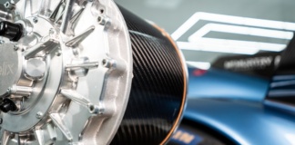 Yoğun güç motorları, baş aşağı duran hiper otomobilin kafesini açıyor
