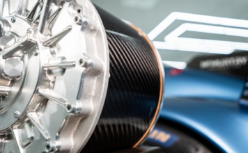 Yoğun güç motorları, baş aşağı duran hiper otomobilin kafesini açıyor
