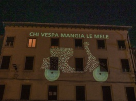 80 anni Vespa, a Pontedera street art e installazioni luminose per lo scooter mito