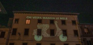 80 anni Vespa, a Pontedera street art e installazioni luminose per lo scooter mito