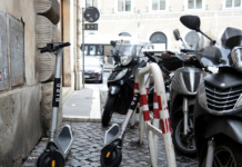 A Firenze rimossi 80 monopattini in sharing in primo giorno di stop