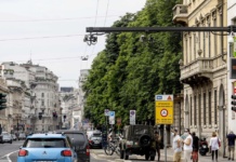 A Milano rinviato al 2028 divieto ingresso ztl Quadrilatero per moto e motorini