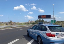 Alla guida col cellulare, polizia stradale di Messina ritira 84 patenti