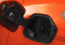 BDEW-Elektromobilitätsmonitor: Ladepunkte wurden 2025 noch sehr wenig genutzt Opel-Corsa-e-Ladeanschluss