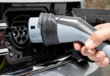 BDEW: Öffentliche Ladesäulen 2025 im Schnitt nur zu 12 Prozent gleichzeitig belegt VW-Passat-GTE-Ladeanschluss